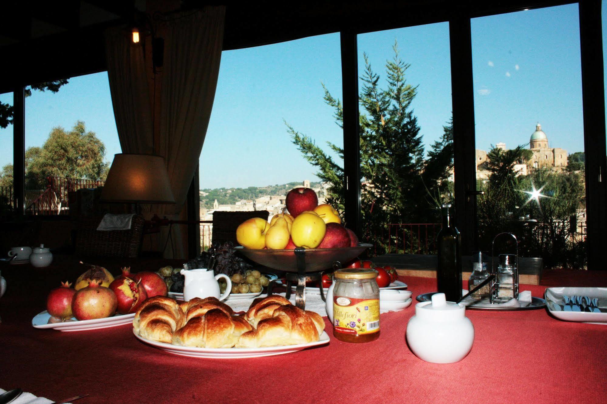 ピアッツァ・アルメリーナ La Casa Sulla Collina D'Oro Bed & Breakfast エクステリア 写真